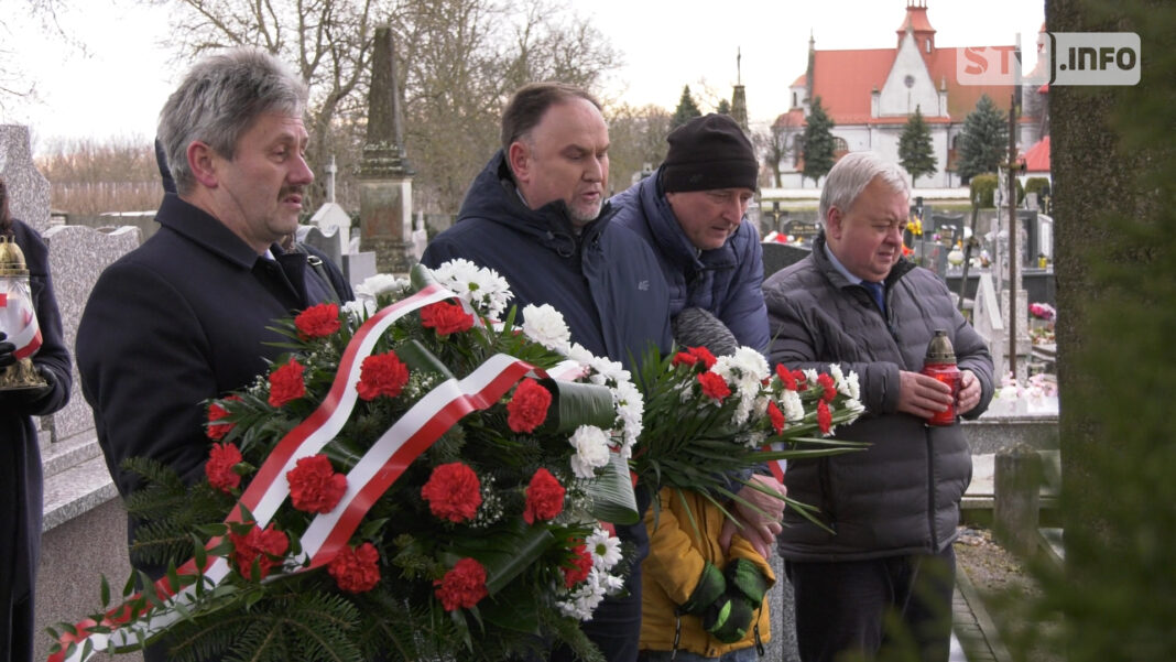 Pamiętali o bohaterach. W 159. rocznicę Bitwy pod Słupczą złożyli kwiaty i zapalili znicze