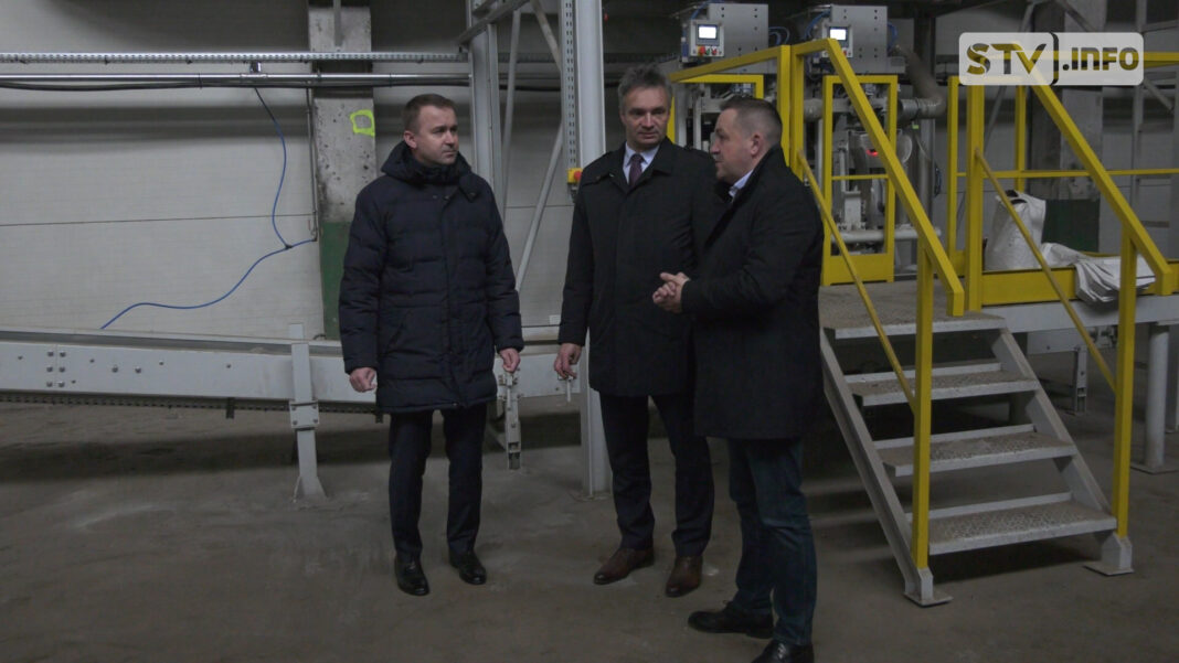 Minister Michał Cieślak w Rytwianach. Trwa inwestycja w dawnych zakładach naprawczych