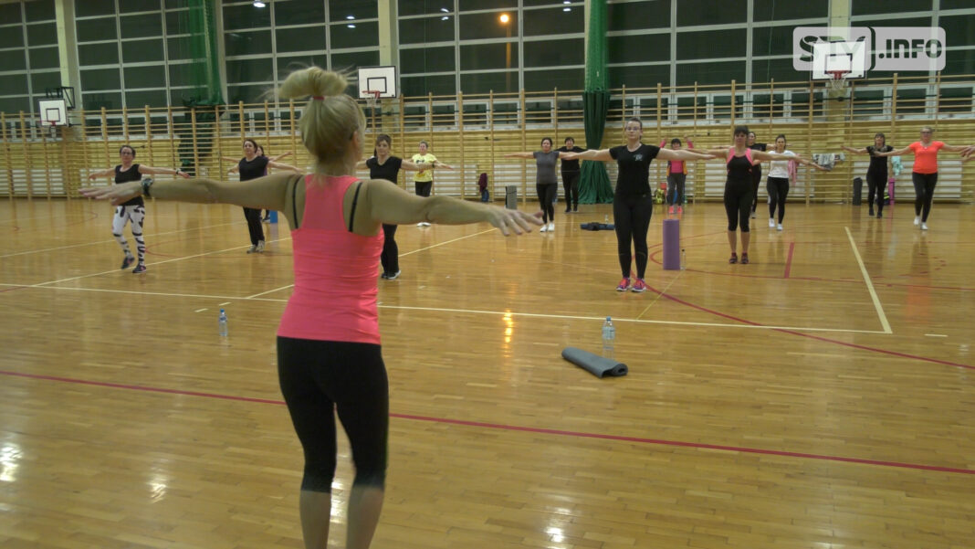 DWIKOZY: Aerobik w hali sportowej strzałem w dziesiątkę