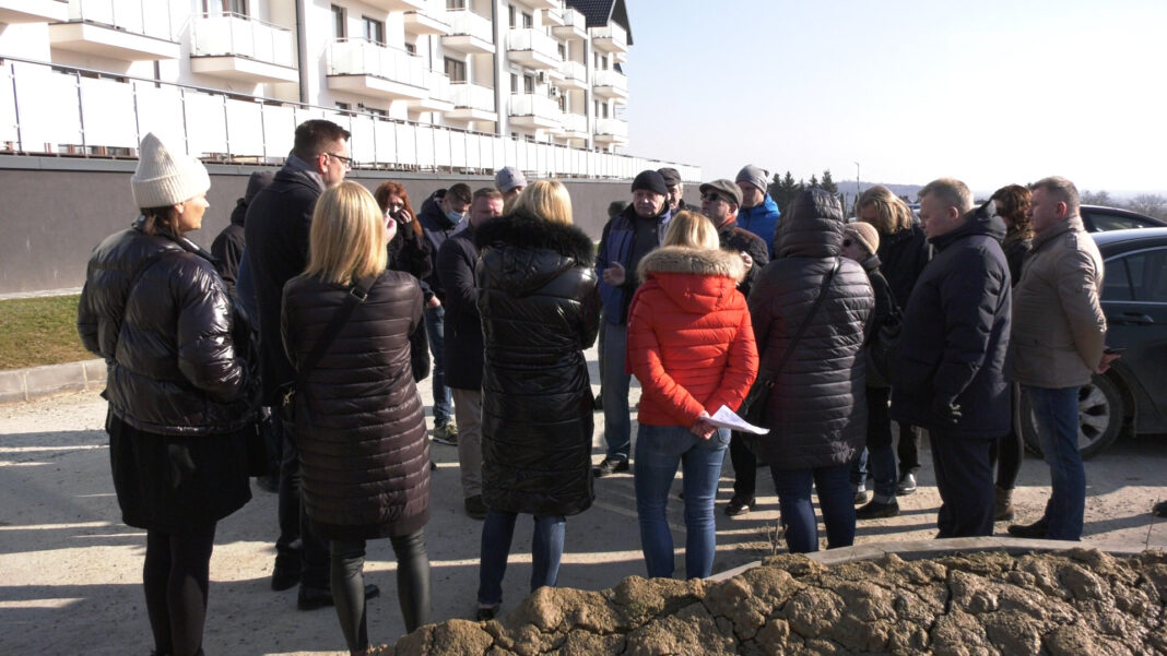 Osiedle Okrzei w Sandomierzu bez dojazdu. Spór na linii mieszkańcy – inwestor – urząd miejski