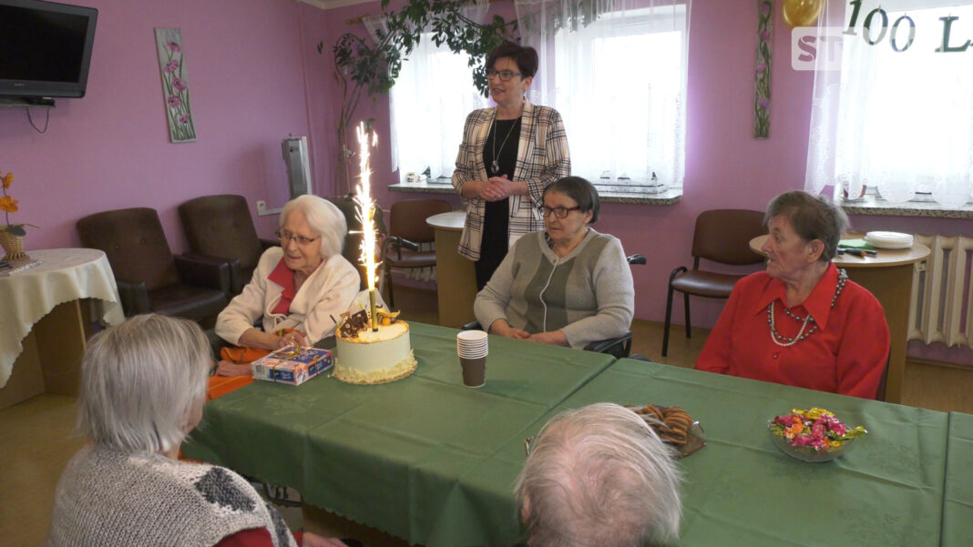 Tu jest jak w rodzinnym domu. Wyjątkowe urodziny pensjonariuszy DPS w Sandomierzu