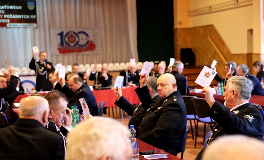 Druhowie OSP z powiatu staszowskiego obradowali. Nowym prezesem strażaków został druh Grzegorz Rajca