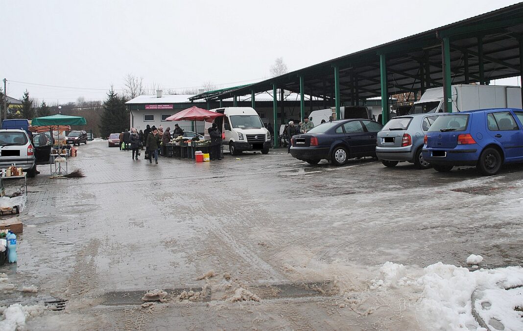 OPATÓW: Za mostem zapłacą opłatę targową