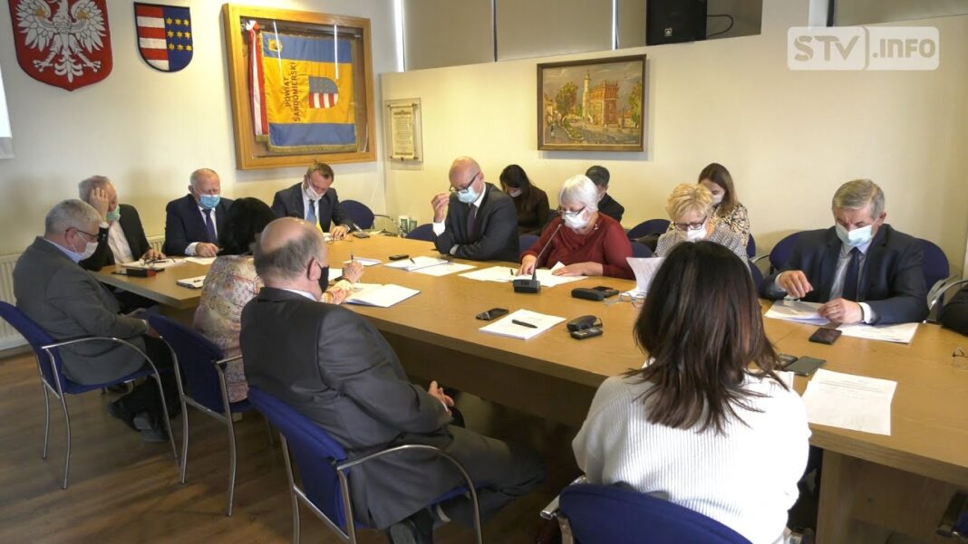 25 tysięcy złotych dla Ostroga na Ukrainie od Powiatu Sandomierskiego