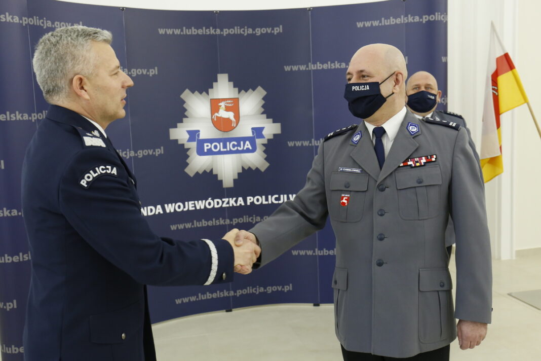 insp. Dariusz Chmielowiec, były komendant policji w Sandomierzu pożegnał się z mundurem