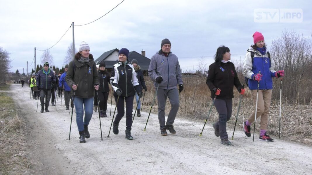 Dzień Kobiet na sportowo. Panie z Sandomierza i okolic wzięły udział w marszu nordic walking