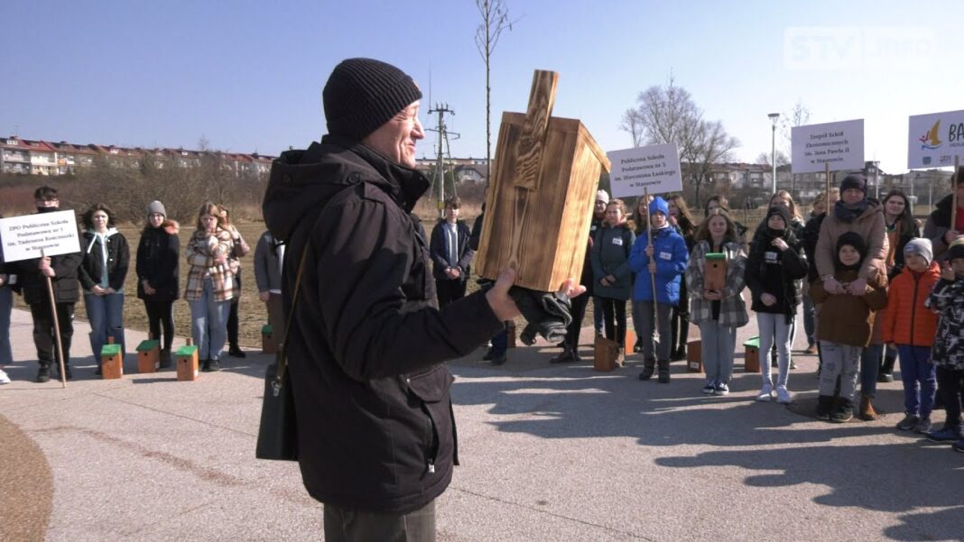 STASZÓW: Budki lęgowe dla ptaków już zawieszone w Parku Górników Siarkowych