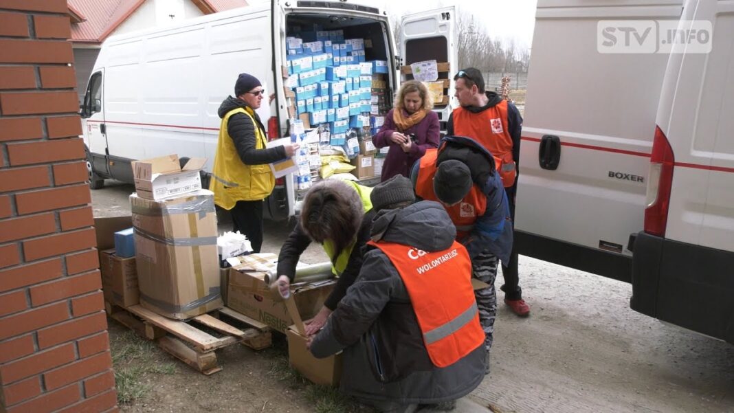 Dwa busy wypełnione po brzegi wyjechały na Ukrainę z pomocą humanitarną