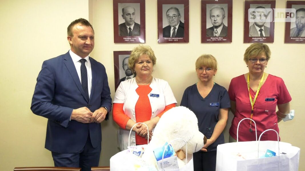 Narodziny ukraińskiego chłopczyka w sandomierskim szpitalu. Świeżo upieczone mamy otrzymały wyprawki