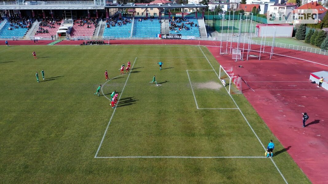 Po rzucie karnym Wisła Sandomierz przegrywa u siebie z Wisłoką Dębica 0:1