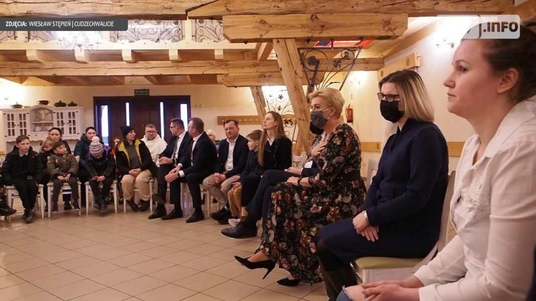 Pierwsza Dama pod Sandomierzem spotkała się z uchodźcami z Ukrainy