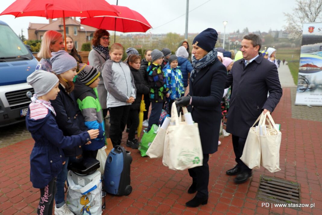 Staszowskie Dni Dla Ziemi wystartowały. Były nowe nasadzenia i zbiórka elektroodpadów