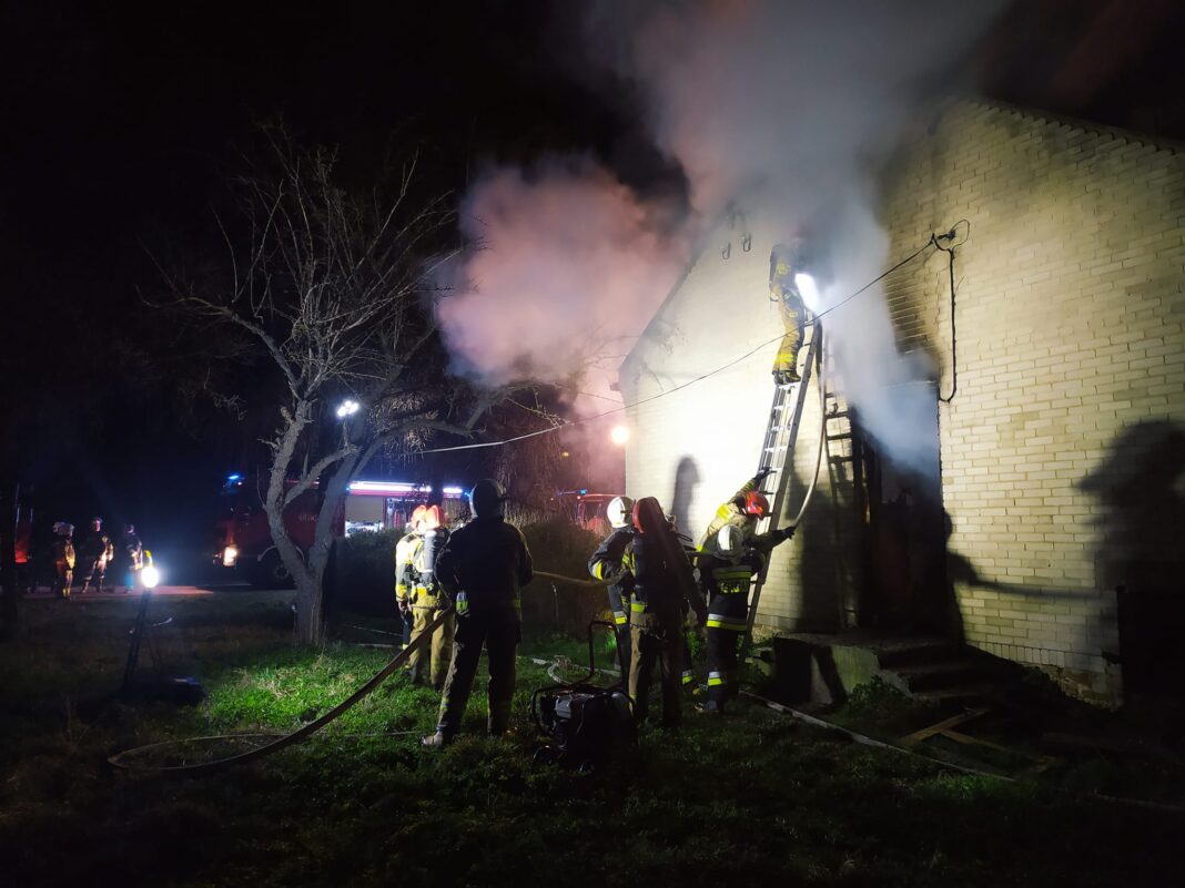 Nocny pożar w Kunicach. Spłonął dom