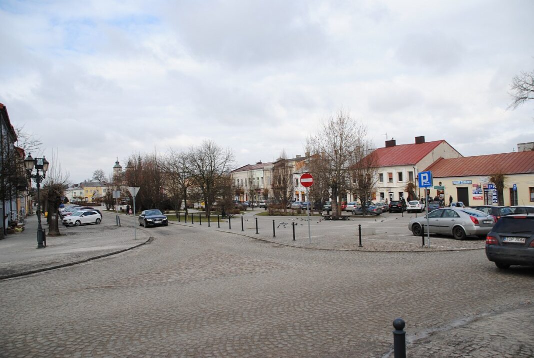 OPATÓW: Petycja była, ale zmiany nazwy rynku nie będzie