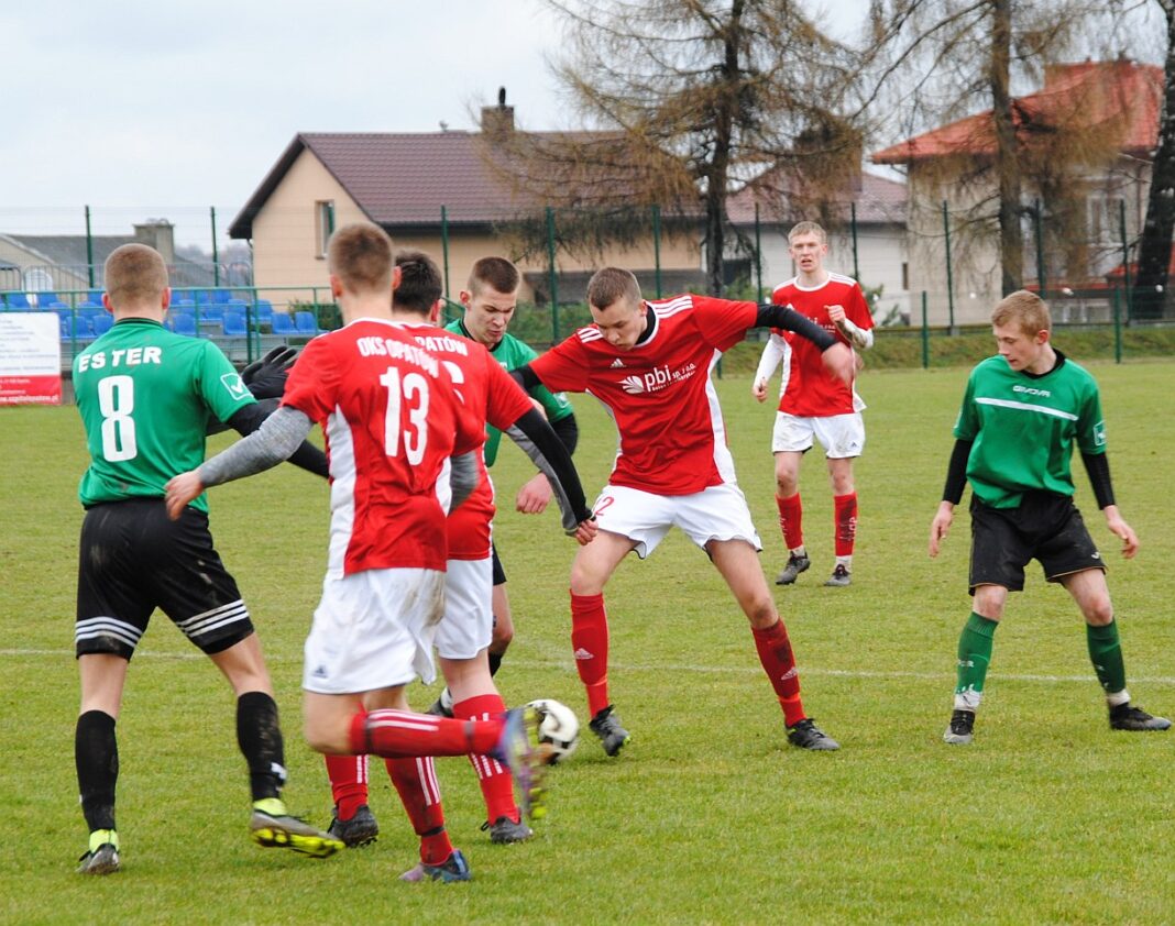 OKS Opatów – Ester Wojciechowice. Juniorzy Opatowa zaczęli rundę od porażki