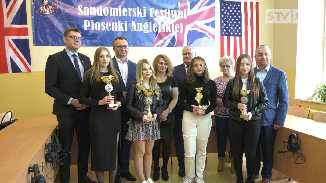 Gabrysia Bendarczyk i Zuzia Krasoń zwyciężyły w Sandomierskim Festiwalu Piosenki Angielskiej