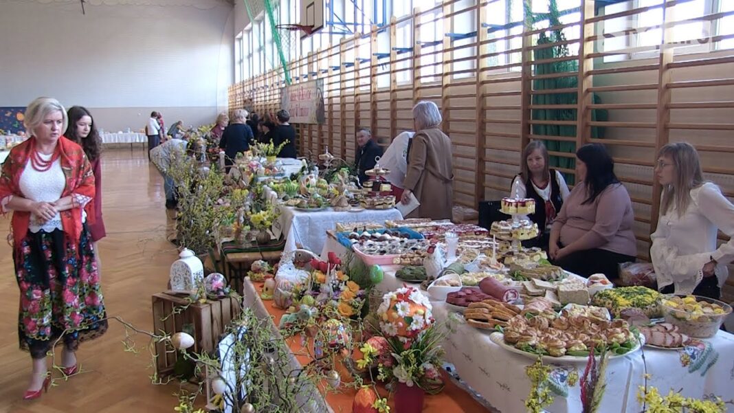 Blisko 200 osób zasiadło przy wspólnym wielkanocnym stole w Klimontowie. Stoły uginały się od potraw