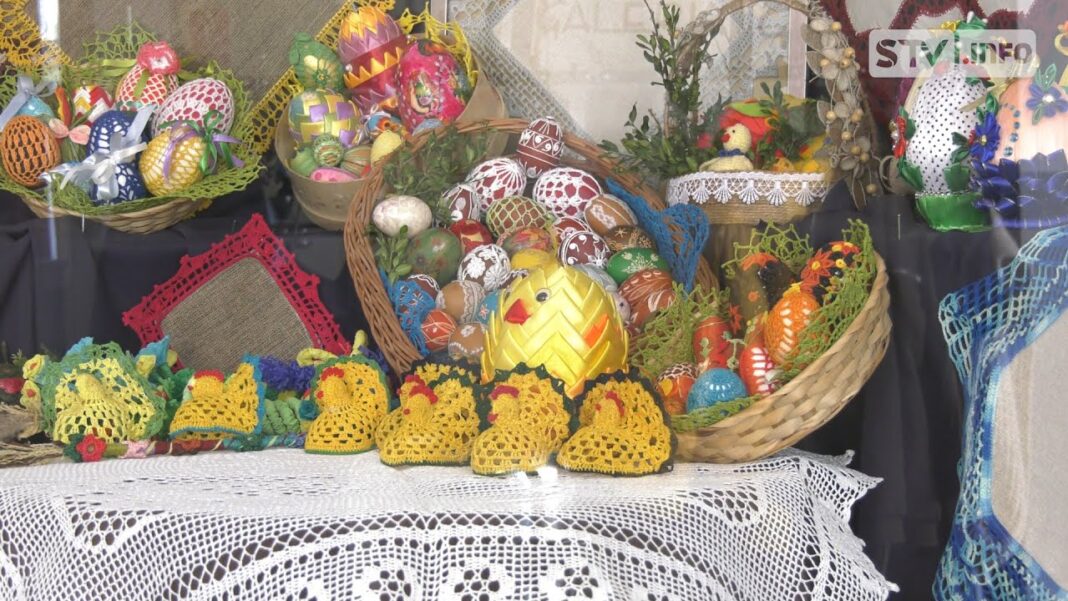 Świąteczne ozdoby wykonane przez członkinie Grupy „Spinka” z Ożarowa