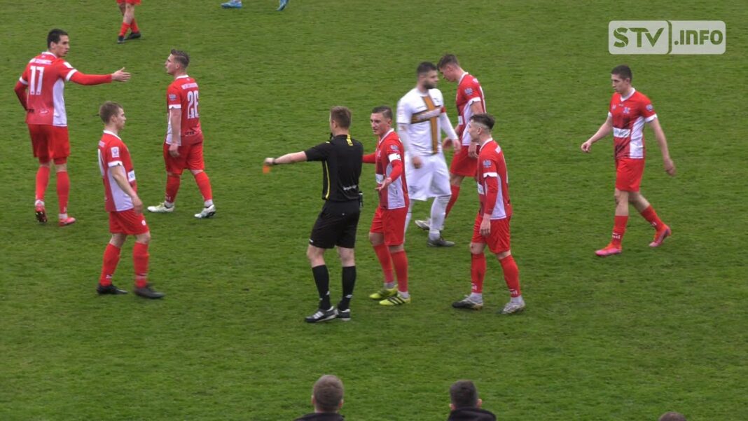 Fatalna końcówka meczu. Wisła Sandomierz przegrywa 0:2 z ŁKS Probudex Łagów