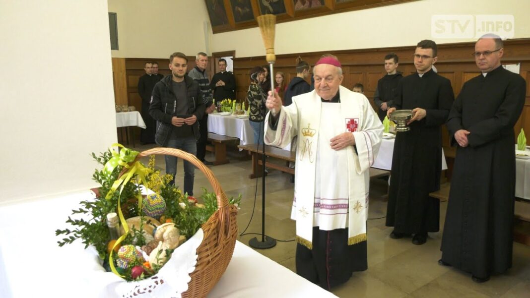 Świąteczne śniadanie dla Ukraińców w refektarzu sandomierskiego seminarium duchownego