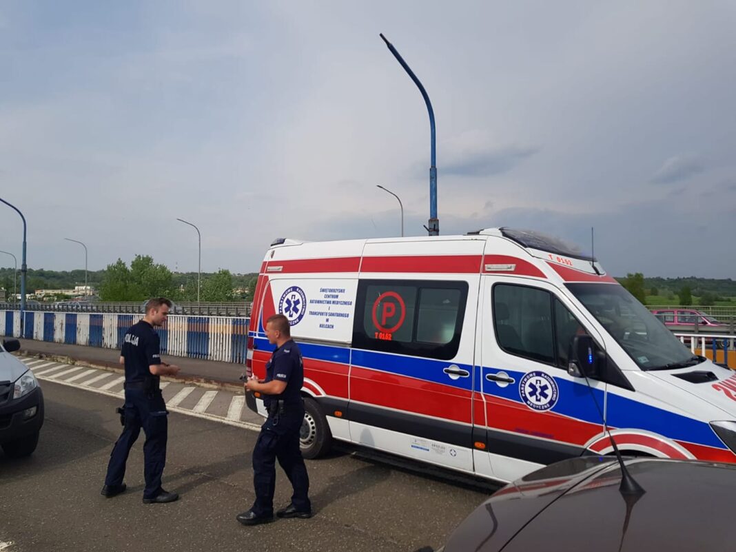 Chciał skoczyć z mostu w Sandomierzu. Policjanci zapobiegli tragedii