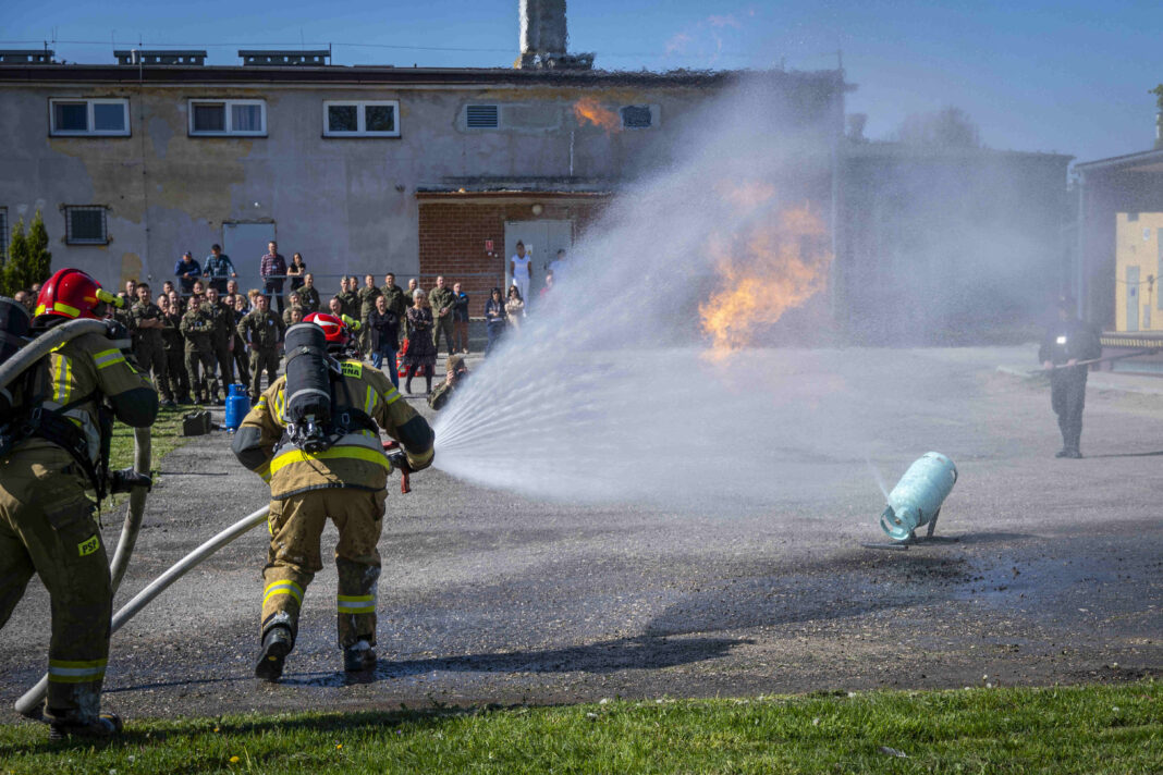 Strażacy z Sandomierza ćwiczyli w Jednostce Wojskowej