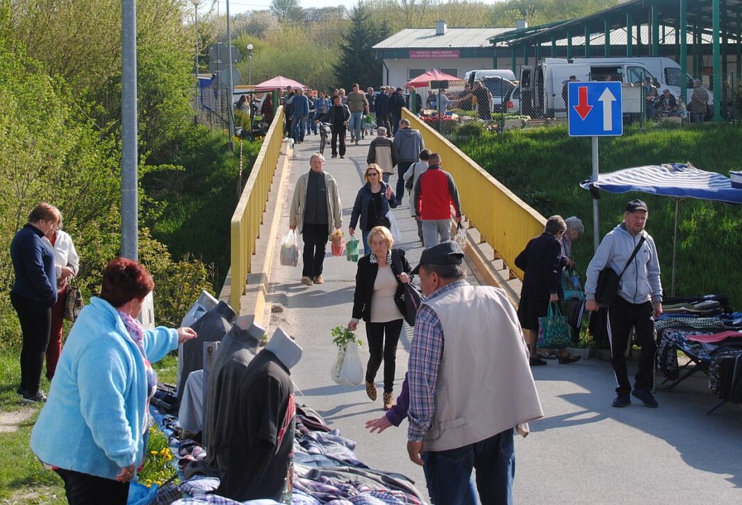 Duży targ w Opatowie