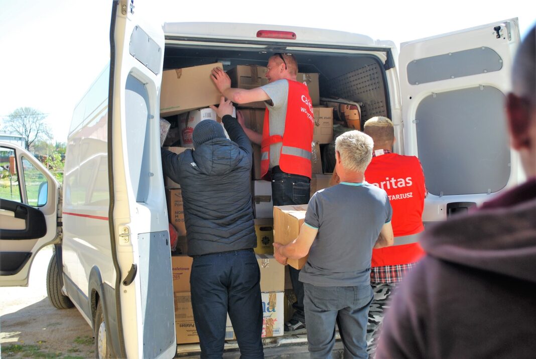 Kolejne transporty z pomocą docierają na Ukrainę. Caritas szykuje kolejne busy