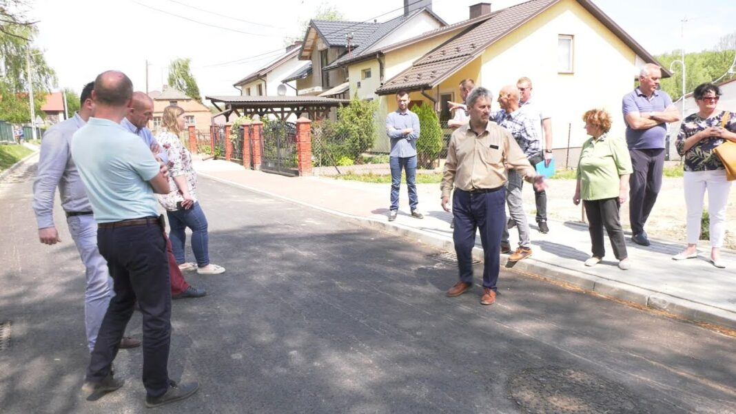 Przez lata walczyli z podtopieniami. Mieszkańcy ulicy Ogrodowej w Dwikozach doczekali się remontu