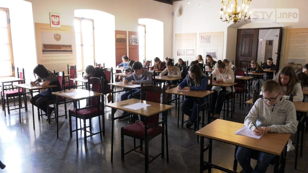 Blisko sto osób zmierzyło się z ortografią w Sandomierskim Dyktandzie z Jajem