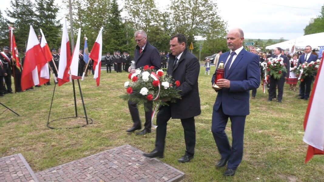 Dostojna i patriotyczna uroczystość w Konarach. Mieszkańcy gminy Klimontów uczcili 107. rocznicę bitwy