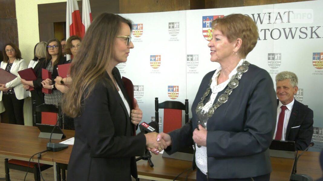 Pracownicy Starostwa Powiatowego w Opatowie otrzymali nagrody finansowe