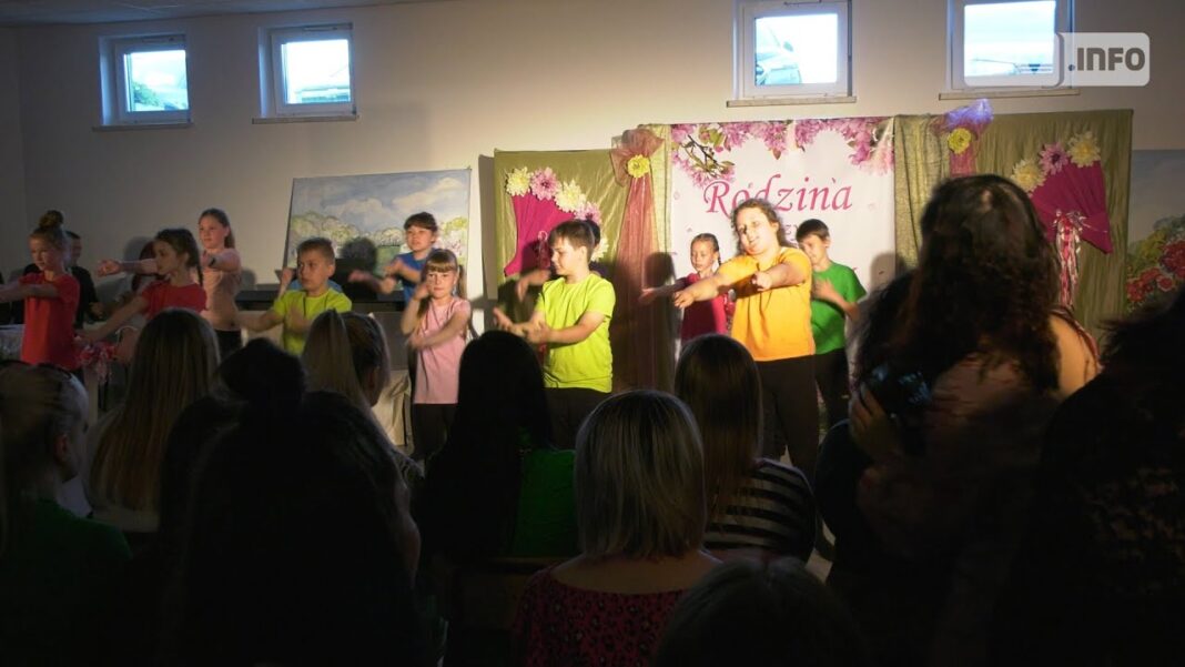 Święto wszystkich mam w Obrazowie. Koncert „Dla Ciebie Mamo” w wykonaniu najmłodszych mieszkańców