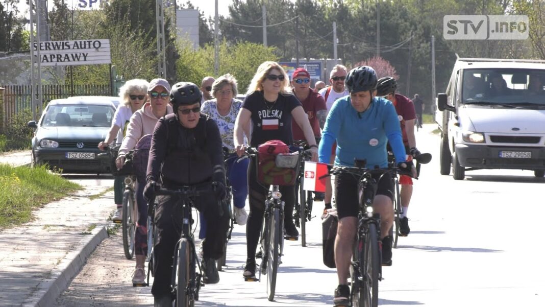 Z Rytwian do Kurozwęk. Mieszkańcy gminy Rytwiany Dzień Flagi spędzili na rowerze