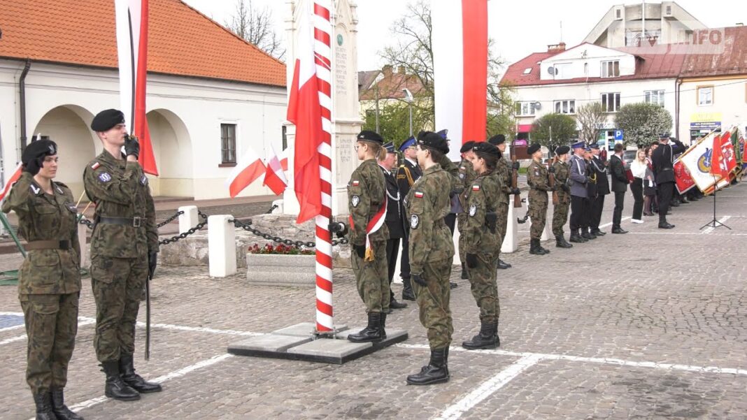 Narodowe Święto 3 Maja w Staszowie. Tłumy mieszkańców wzięły udział w uroczystościach