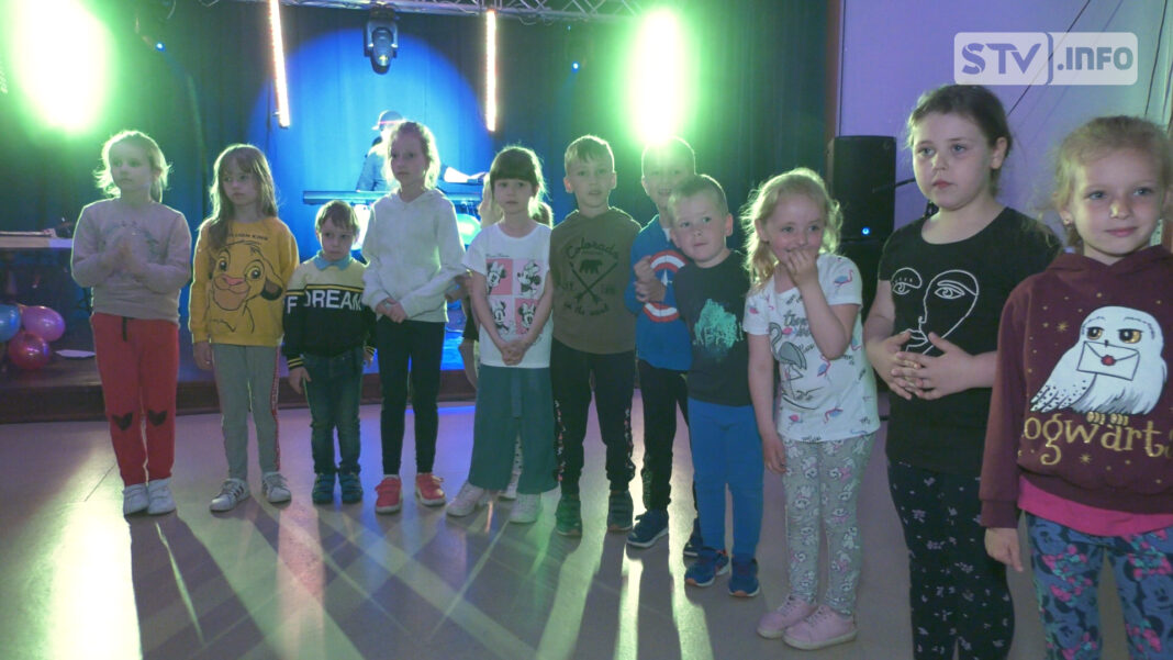 Kapryśna pogoda nie pokrzyżowała wspaniałej zabawy dzieciom z Rytwian