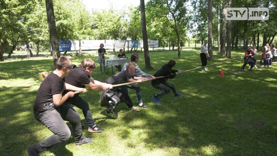 Dzień otwarty szkoły specjalnej w Jałowęsach. Była rodzinna i sportowa atmosfera