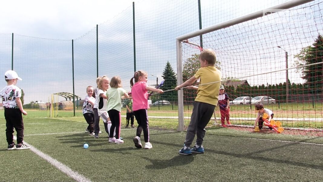 Przedszkolaki z Opatowa Dzień Dziecka spędziły na sportowo razem z rodzicami