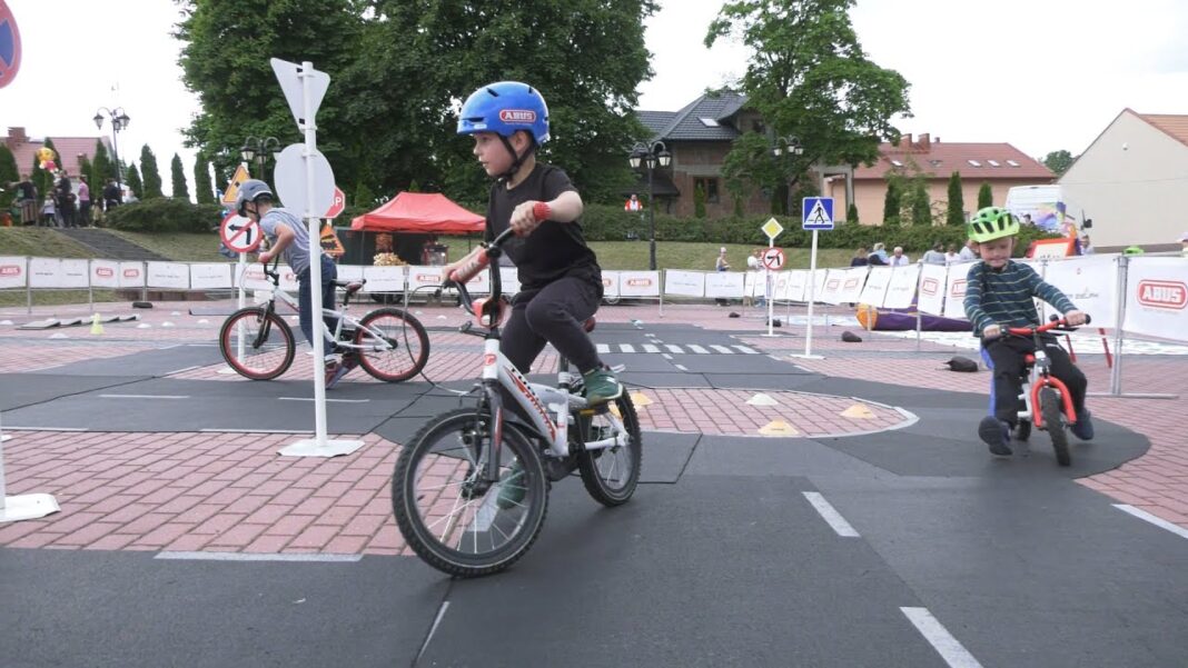 „Jestem uczestnikiem ruchu”. Profilaktyka bezpieczeństwa na Dniu Dziecka w Lipniku
