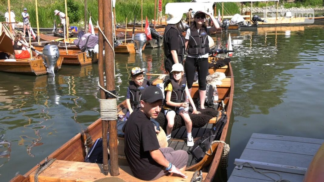 Dzieci z Ukrainy wyruszyły w rejs Wisłą do Kazimierza Dolnego. To prezent od myśliwych z Tarnobrzega