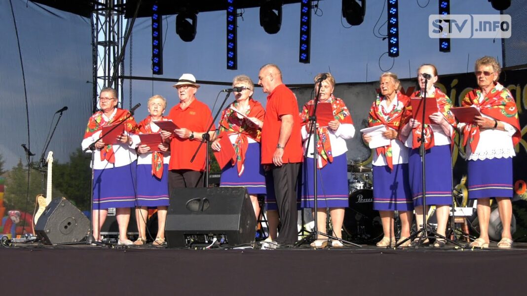Biesiada Świętojańska we Włostowie. Specjały przygotowane przez KGW skradły podniebienia