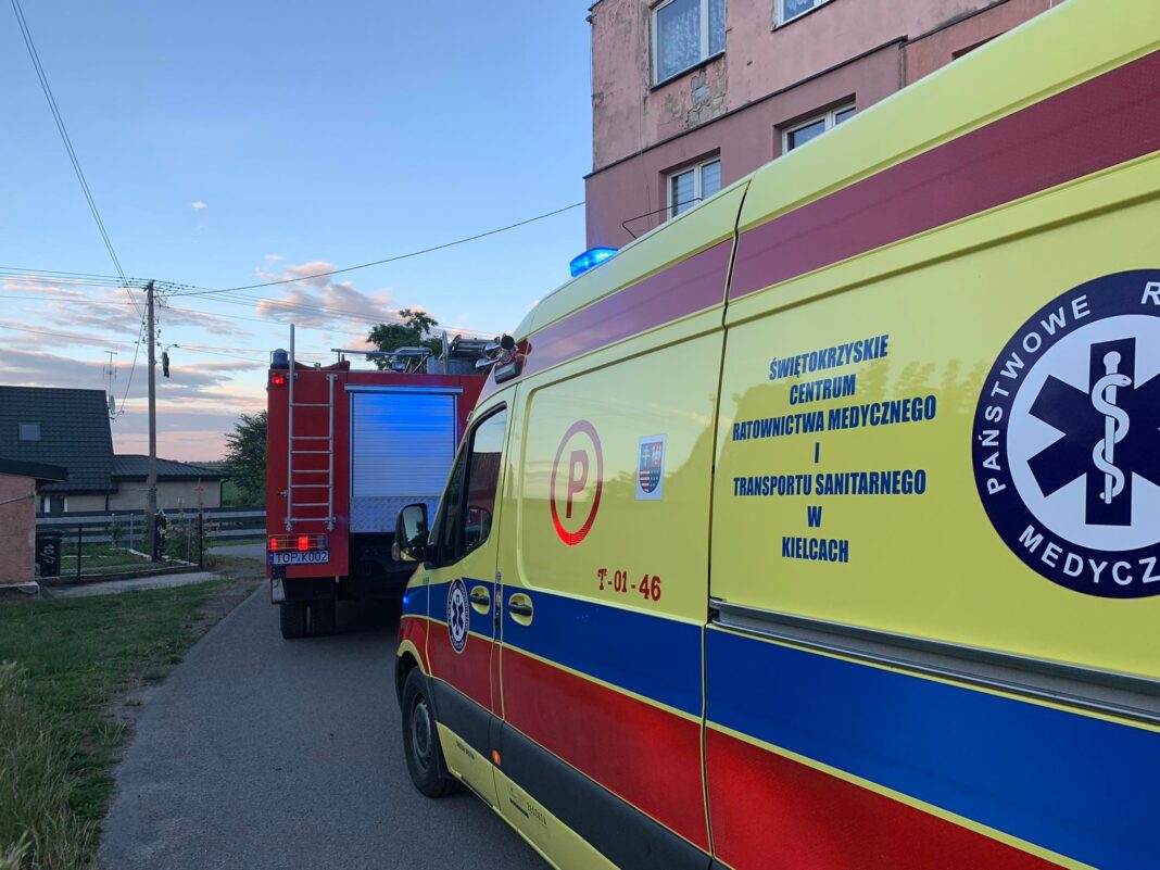 Wojciechowice: Nie żyje 51-latek. Strażacy musieli otwierać mieszkanie