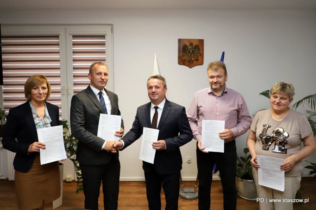 Umowy na kolejne remonty ulic w Staszowie podpisane. Niebawem wyremontowana zostanie ulica Południowa, Sienkiewicza, Prusa oraz Słowackiego