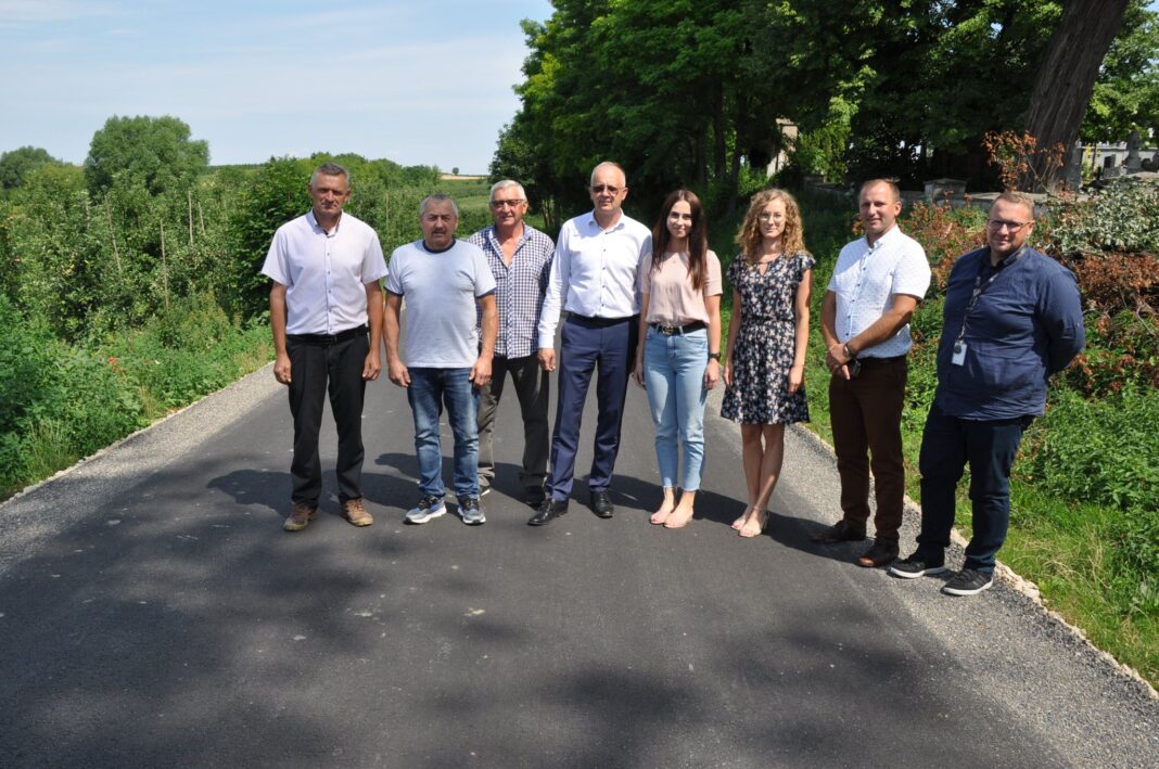 Mieszkańcy Tułkowic w gminie Wilczyce mają wyremontowaną drogę