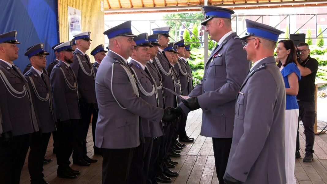 Powiatowe Święto Policji. Opatowscy funkcjonariusze z awansami