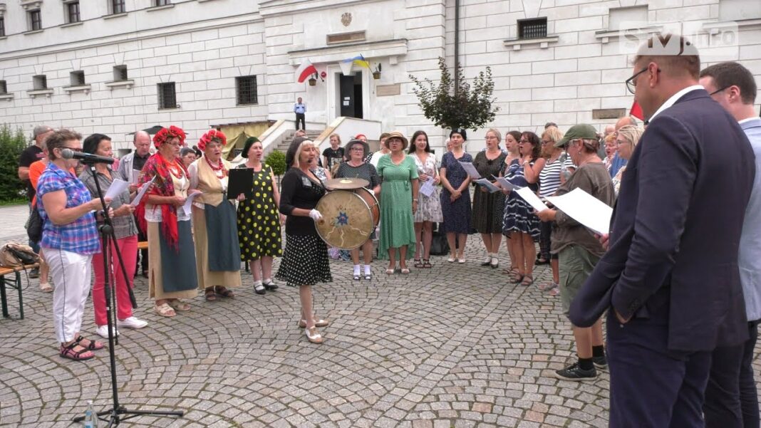 Śpiewaniem na zamkowym dziedzińcu wspomnieli Akcję „Burza” i Bitwę pod Pielaszowem