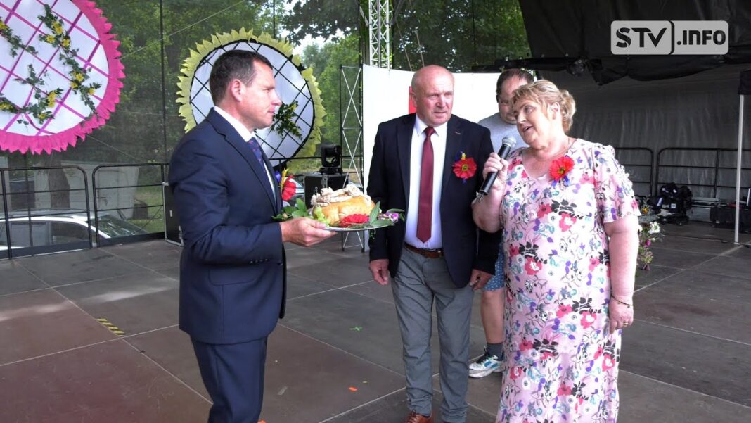 Barwny korowód i tradycyjne dożynki rozpoczęły Jarmark na św. Jacka w Klimontowie