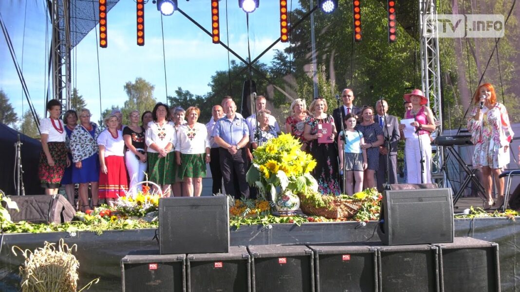 Rolnicy z gminy Wilczyce dziękowali za plony. Wieniec z Tułkowic pojedzie na dożynki powiatowe