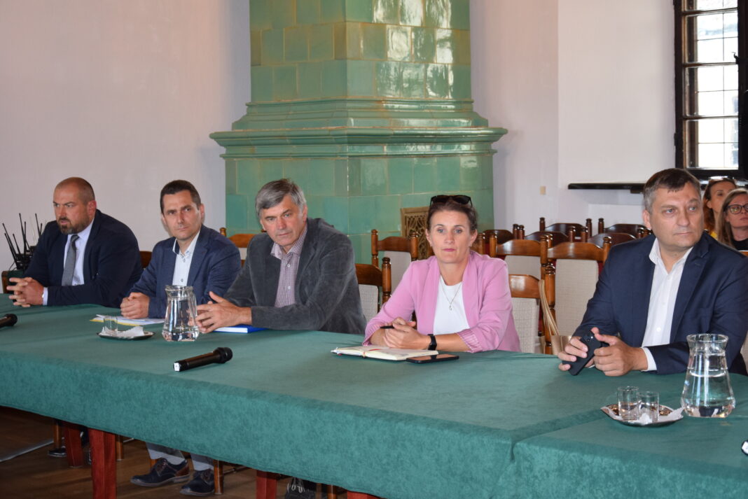 Osiem razy więcej za prąd. Sandomierski szpital i gminne jednostki z horrendalną ofertą na dostawę energii