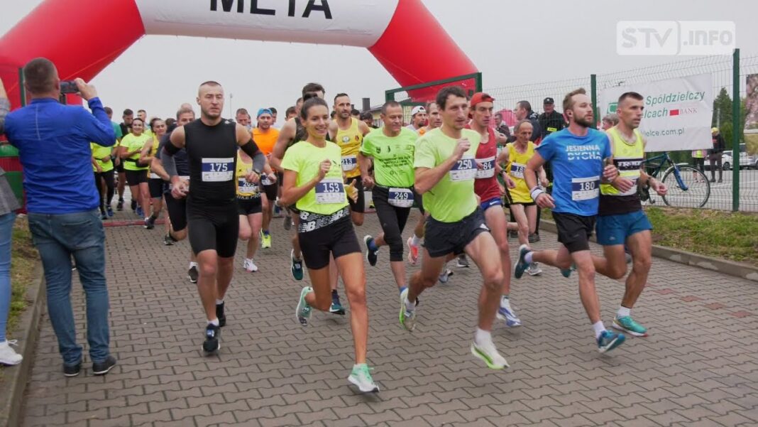 Jabłkobranie na sportowo. Biegacze walczyli o Kryształowe Jabłko Wójta Gminy Obrazów